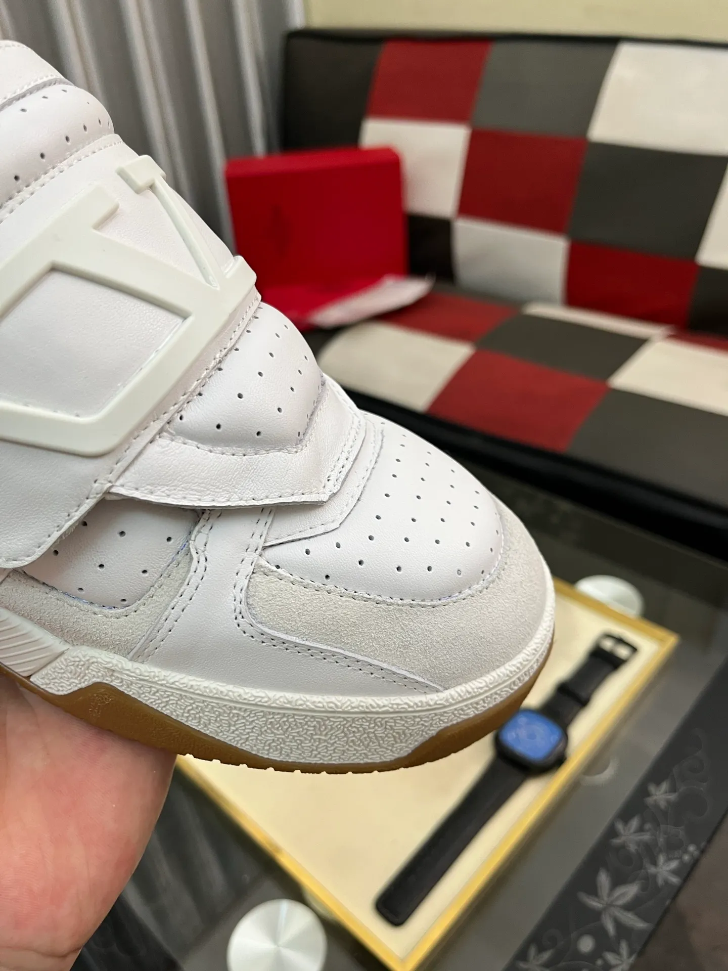 Men's shoes 💰540⌚️⌚️ VALENTINO Valentino's 2025 SS spring and summer new hot casual sports shoes, imported elastic cloth upper ➕The heel is Warren's exclusive rivet shape. The whole is very representative, the combination outsole is really easy to wear and very comfortable on the foot~, classic, comfortable and versatile! Size: 38-443️⃣Colors available